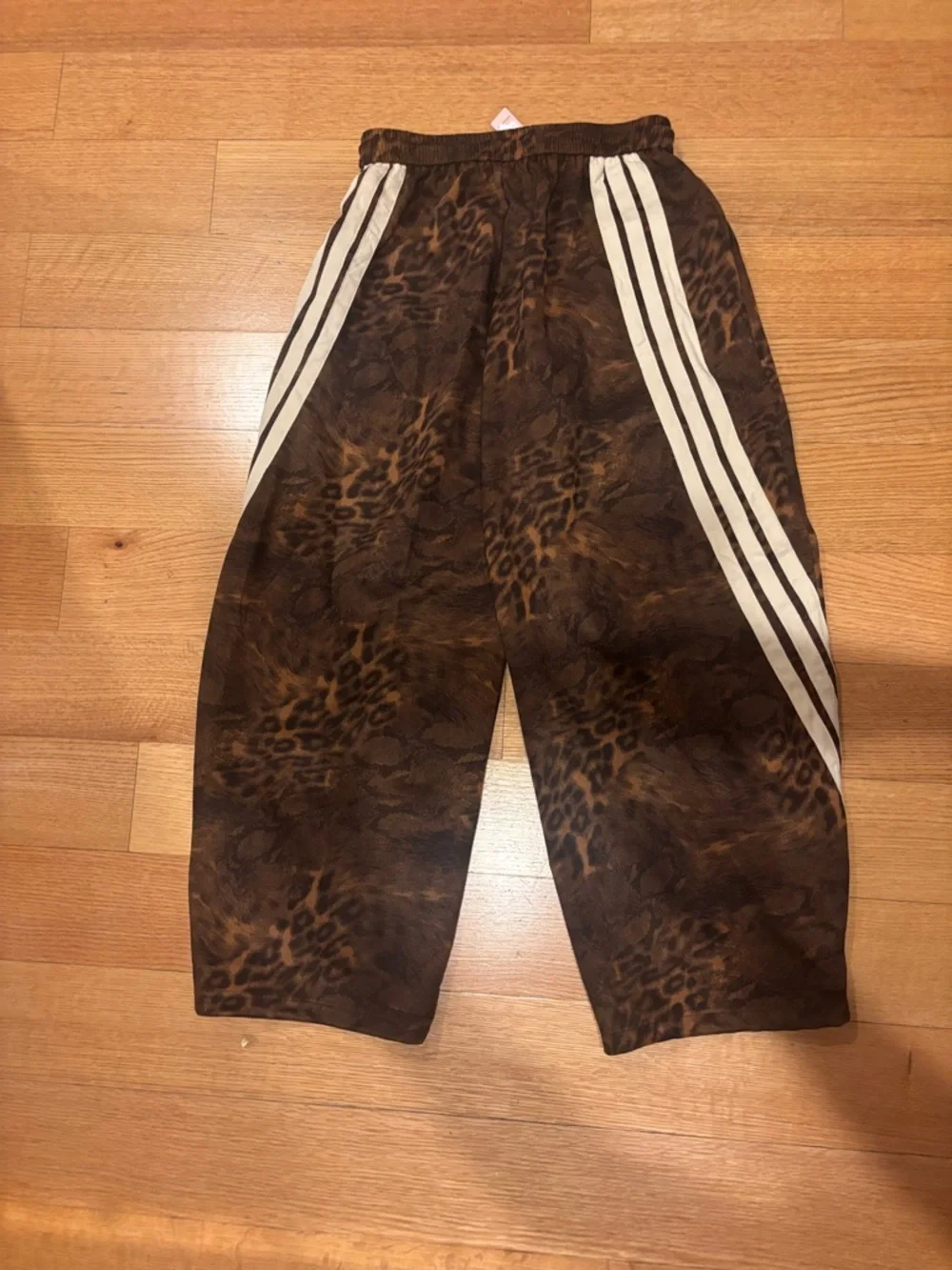 Brand New women’s Brown Leopard Print Track Pants with White Side Stripes - Picture 3 of 3